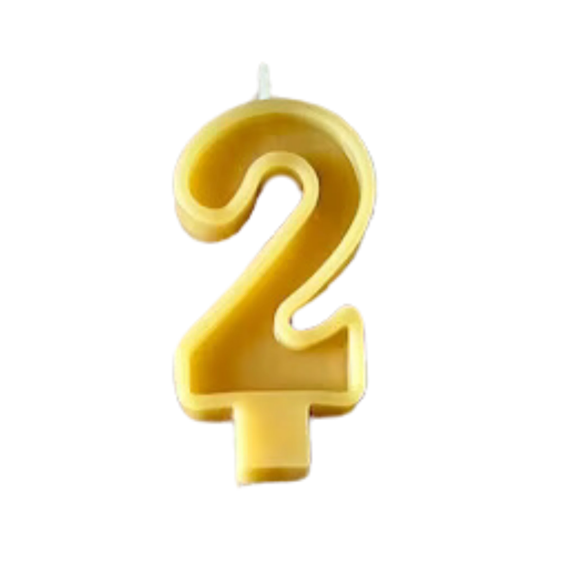 Natural Beeswax Cake Candles for a Zero-Waste Party Experience.